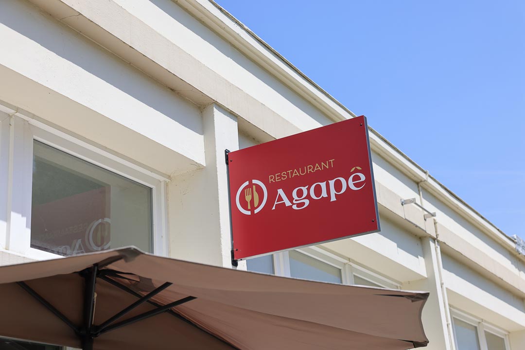 Enseigne restaurant Agape Village Philote
